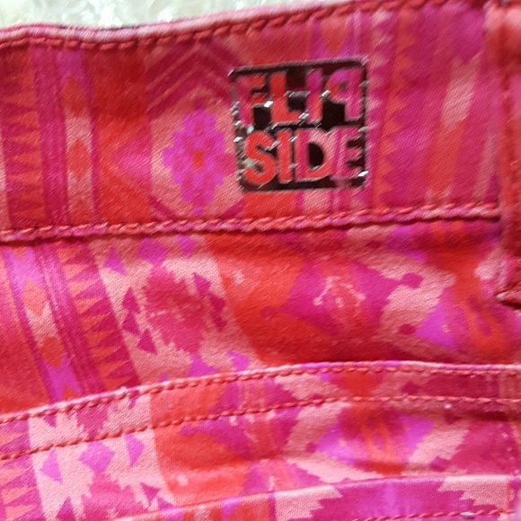 Flip Side Reversible Jeans Fuscia Floral/Aztec Skinny Jeans Size 13 (33x30) - Picture 7 of 15